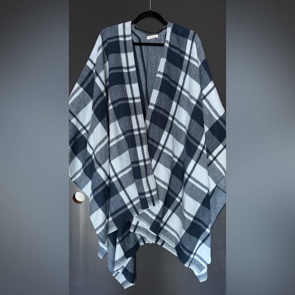 Max Studio Poncho